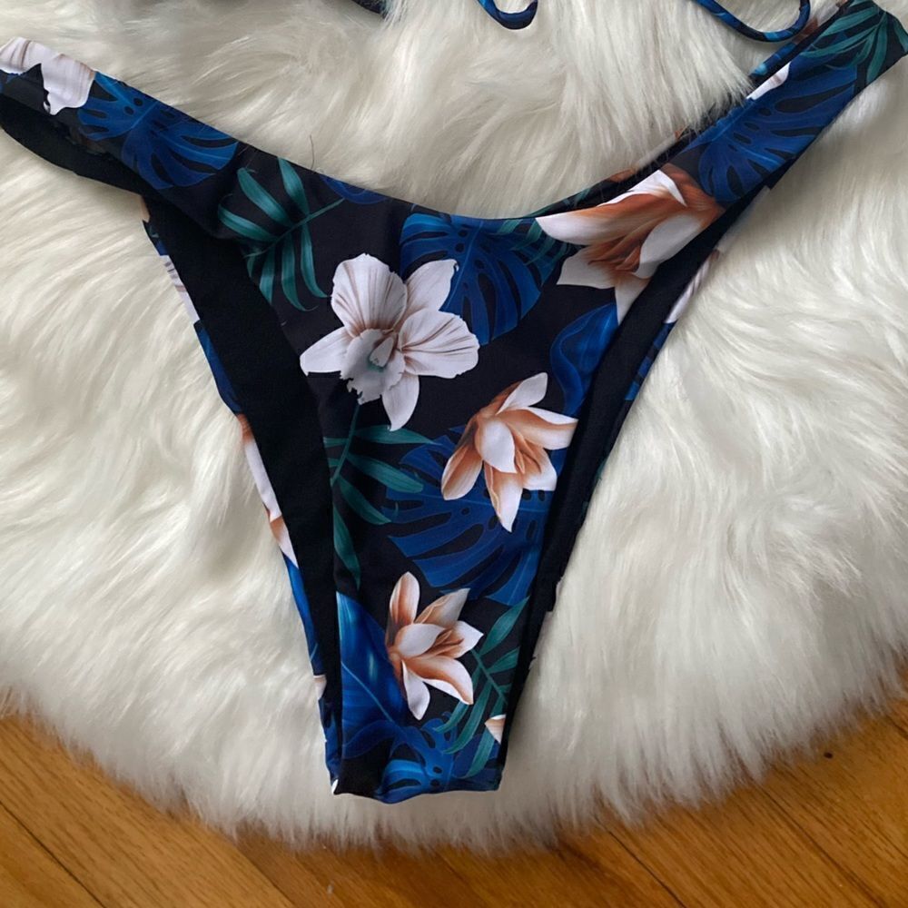 Tropical Print Triangle String Bikini M L - Picture 8 of 10